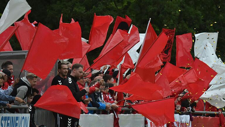 Die Spiele der Fußball-Relegation sorgten auch im Jahr 2024 für große Kulissen.