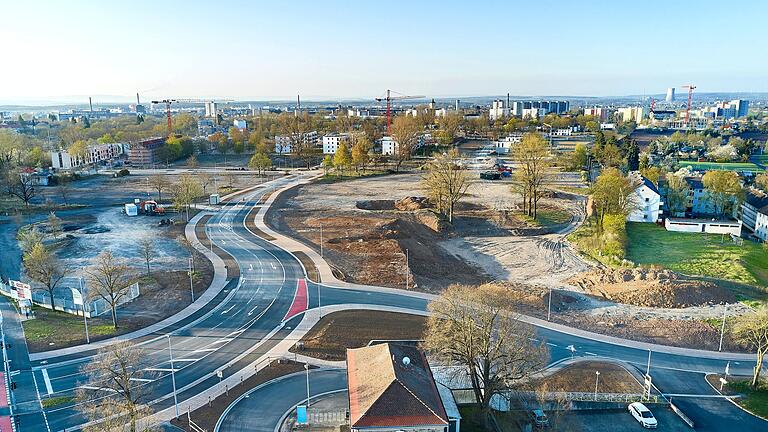 In Bellevue, früher Askren Manor, ist die Entwicklung zu einem neuen Stadtteil durch die Konversion in den vergangenen zehn Jahren am deutlichsten zu sehen. Im Bild die neue Straße von Norden kommend.