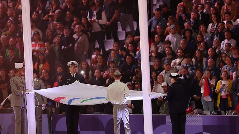 Paralympics Paris 2024 - Abschlussfeier - Die Hoffnung ist groß, dass die Paralympische Flagge bald wieder an Deutschland übergeben wird. Paralympics Paris 2024 - Abschlussfeier - Die Hoffnung ist groß, dass die Paralympische Flagge bald wieder an Deutschland übergeben wird.