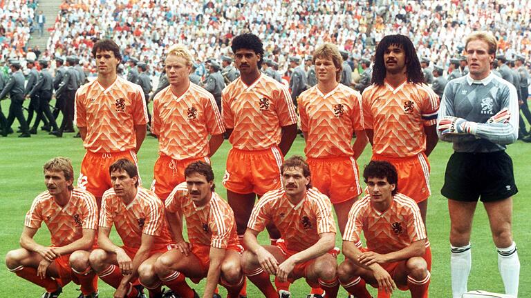 Fußball-EM '88\ Europameister Niederlande       -  1988 gab es den einzigen Titel für die Niederlande um Torjäger van Basten.