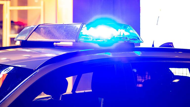 Nach dem Überfall auf eine 25-Jährige in ihrer Wohnung im Würzburger Frauenland laufen die Ermittlungen auf Hochtouren (Symbolbild). Der Handwerker, der dieser Tat verdächtigt wird, kam in U-Haft. Nach dem Überfall auf eine 25-Jährige in ihrer Wohnung im Würzburger Frauenland laufen die Ermittlungen auf Hochtouren (Symbolbild). Der Handwerker, der dieser Tat verdächtigt wird, kam in U-Haft.