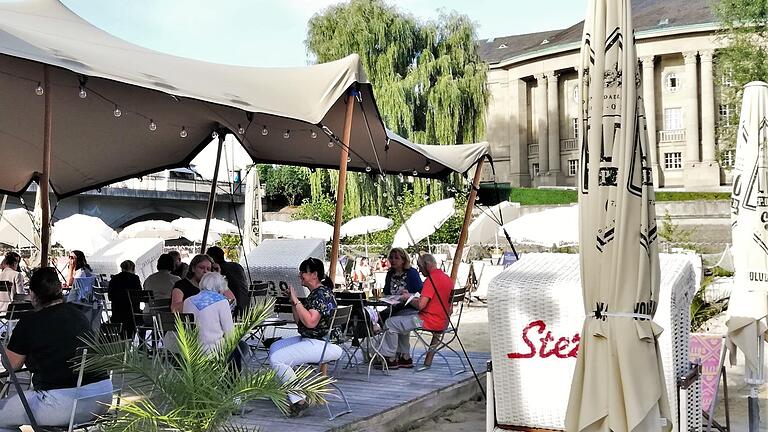 Bad Kissingens Stadtstrand bringt maritime Atmosphäre in die Kurstadt - Bad Kissingens Stadtstrand bringt maritime Atmosphäre in die Kurstadt. Ob es ihn 2024 geben wird, ist offen. Bad Kissingens Stadtstrand bringt maritime Atmosphäre in die Kurstadt - Bad Kissingens Stadtstrand bringt maritime Atmosphäre in die Kurstadt. Ob es ihn 2024 geben wird, ist offen.