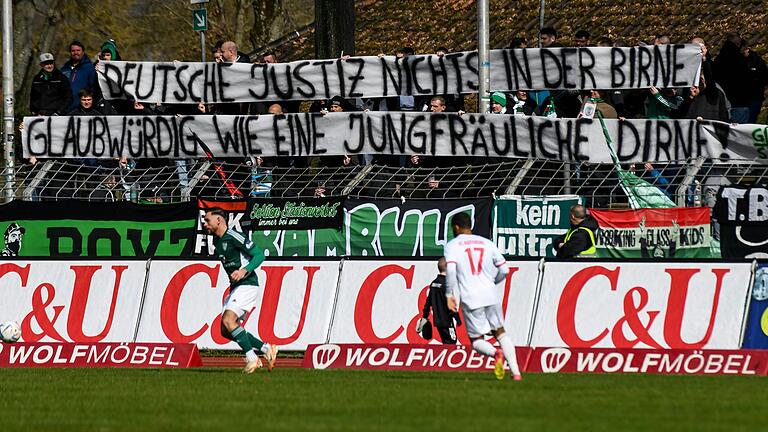 Fan-Protest: Anhänger des FC 05 Schweinfurt wehren sich gegen eine aus ihrer Sicht unverhältnismäßige Bestrafung. Fan-Protest: Anhänger des FC 05 Schweinfurt wehren sich gegen eine aus ihrer Sicht unverhältnismäßige Bestrafung.