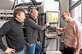 Die Devise &bdquo;Ehrgeiz, gepaart mit technischer Verliebtheit, plus Freude an der Arbeit&ldquo; bestimmt das Handeln des Führungsteams von PID. Im Bild (von links): Karl Huber, Bernhard Mahr und Rainer Mahr.