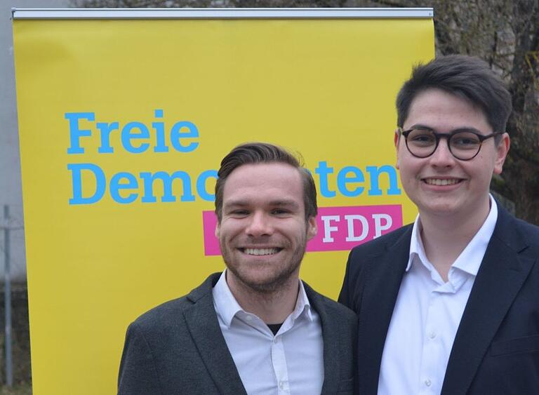Markus Jordan, Kreisvorsitzender der FDP Würzburg Land (links) und Gemeinderat und Bürgermeisterkandidat Maximilian Mödl.