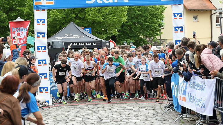 Über 1100 Läuferinnen und Läufer waren beim Lohrer Altstadtlauf am Start.