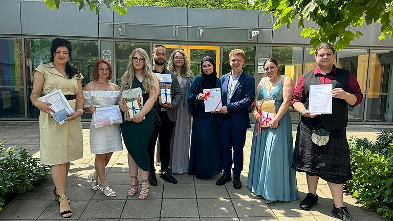 Taisia Sarkanitsch, Liudmyla Pleschko, Rosa Nolte, Youseef Abdo, Sukeyna Altunbulak, Benedikt Kirchner, Ivana Radovic und Daniel Mühlfeld wurden für besondere Leistungen geehrt.