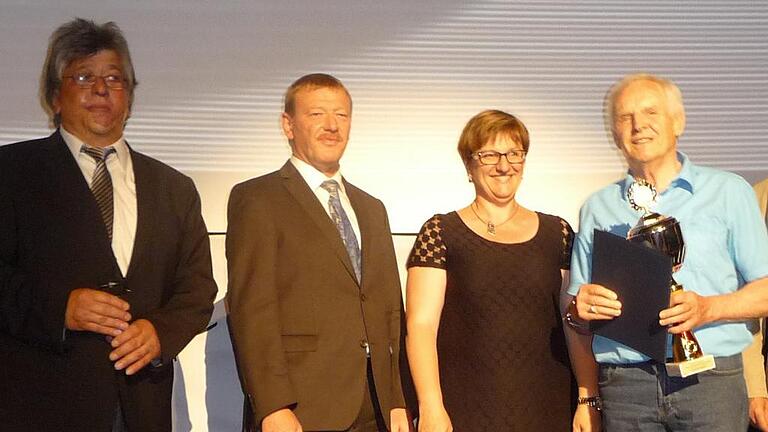 Seniorensportler: Reinhold Wagner (rechts) mit Rosa Behon, Peter Juks und Herbert Gransitzki (links).