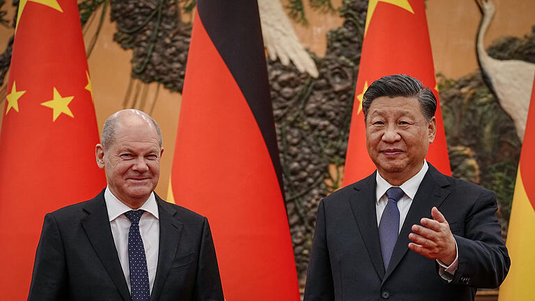 Bundeskanzler Scholz besucht China.jpeg       -  Bundeskanzler Olaf Scholz (SPD) bei seinem Besuch in Peking mit Staatspräsident Xi Jinping. Der Kanzler will die Abhängigkeit von China verringern, aber weiter pragmatisch mit dem Land zusammenarbeiten.