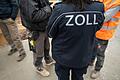 Bekämpfung von Schwarzarbeit       -  Nach einer bundesweiten Razzia haben die Zollbehörden mehr als 800 Ermittlungsverfahren wegen Schwarzarbeit und illegaler Beschäftigung eingeleitet. (Archivbild)