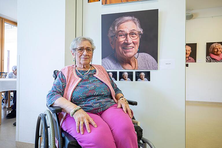 Barbara Schwarz, hier vor ihrem Foto, ist seit ihrem 23. Lebensjahr querschnittsgelähmt. Dennoch habe sie, wie sie sagt, immer das Beste aus ihrem Leben gemacht. Barbara Schwarz, hier vor ihrem Foto, ist seit ihrem 23. Lebensjahr querschnittsgelähmt. Dennoch habe sie, wie sie sagt, immer das Beste aus ihrem Leben gemacht.
