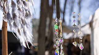 Fantasyfestival in Gaukönigshofen       -  Zahlreiche Menschen besuchen am Samstag (12.04.25) das Fantasyfestival mit Mittelalter-Markt auf dem Festplatz in Gaukönigshofen.