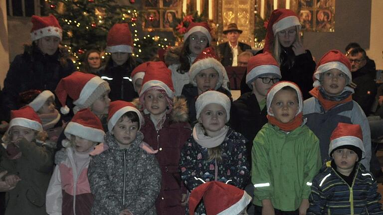 Viel Applaus bekamen die Kinder für ihre Weihnachtslieder.