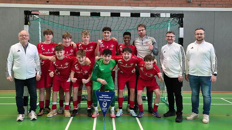 Bei den Hallen-Bezirksmeisterschaften der U15-Junioren triumphierte der FC Würzburger Kickers. Bei den Hallen-Bezirksmeisterschaften der U15-Junioren triumphierte der FC Würzburger Kickers.
