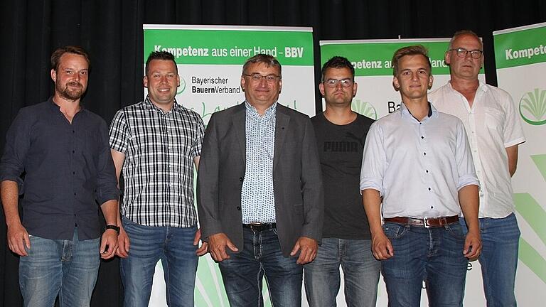 Das Kreisvorstandsteam der Männer: Simon Haag, Thomas Schmitt, stellvertretender Kreisobmann Helmut Schmidt, Johannes Weigand, Pascal Böhnlein und Klaus Burger. Das Kreisvorstandsteam der Männer: Simon Haag, Thomas Schmitt, stellvertretender Kreisobmann Helmut Schmidt, Johannes Weigand, Pascal Böhnlein und Klaus Burger.
