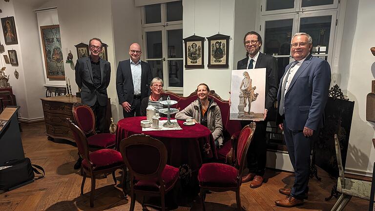 Im Ensemble der Sonderausstellung „100 Jahre Museum Münnerstadt“ befinden sich Stefan Kley (Landesstelle nichtstaatliche Museen), Bürgermeister Michael Kastl, Anna Spor (Vorsitzende Museumsfreunde), Milli Genth, Museumsleiter Nicolas Zenzen und B...       -  Im Ensemble der Sonderausstellung „100 Jahre Museum Münnerstadt“ befinden sich Stefan Kley (Landesstelle nichtstaatliche Museen), Bürgermeister Michael Kastl, Anna Spor (Vorsitzende Museumsfreunde), Milli Genth, Museumsleiter Nicolas Zenzen und Bezirkstagspräsident Stefan Funk.