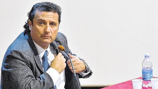 Francesco Schettino zur Situation der Kommandoübergabe: &bdquo;Mir wurde ein Topf übergeben, ohne dass ich wusste, dass er kochend heiß ist.&ldquo;