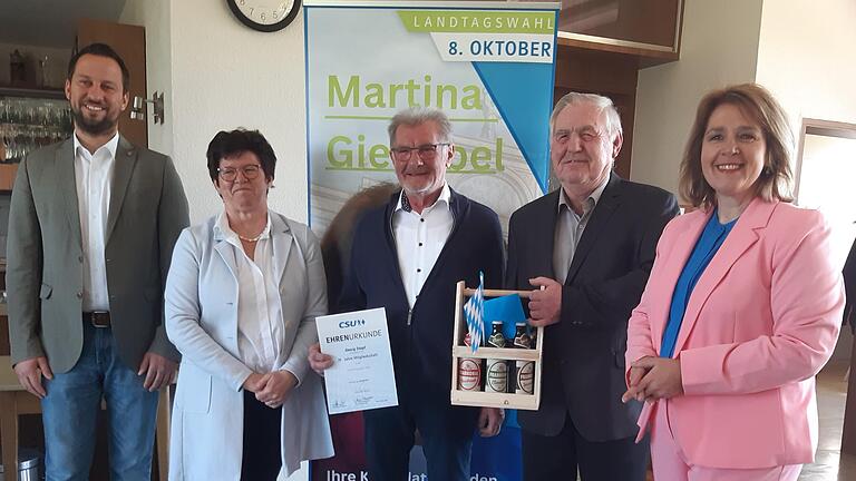 Bei der Jahreshauptversammlung der CSU Eßleben waren unter anderem zu Gast: (von links nach rechts) Bürgermeister Sebastian Hauck, stellvertretende CSU-Ortsvorsitzende Getraud Göb, Georg Stapf, CSU-Ortsvorsitzender Stefan Brendler, CSU-Landtagskandidatin Martina Gießübel. Bei der Jahreshauptversammlung der CSU Eßleben waren unter anderem zu Gast: (von links nach rechts) Bürgermeister Sebastian Hauck, stellvertretende CSU-Ortsvorsitzende Getraud Göb, Georg Stapf, CSU-Ortsvorsitzender Stefan Brendler, CSU-Landtagskandidatin Martina Gießübel.