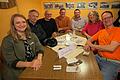 Auf dem Foto Verena Schiller (Schulbibliotheksleitung des BIZ), Team „Donnerstag“ und Quizmaster Alexander Vogt.