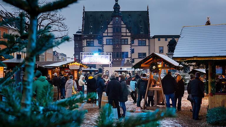 Zum dritten Mal geht das Schweinfurter Winterdorf auf dem Marktplatz über die Bühne.