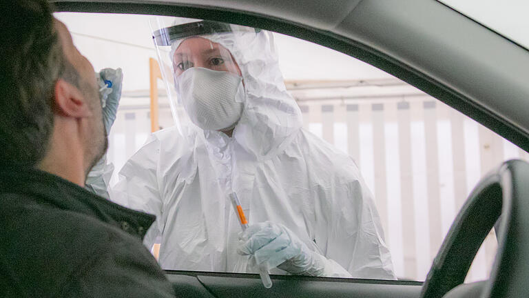 Blick in die Corona Teststation am Talavera Parkplatz: PCR-Test können jetzt wieder gebucht werden.