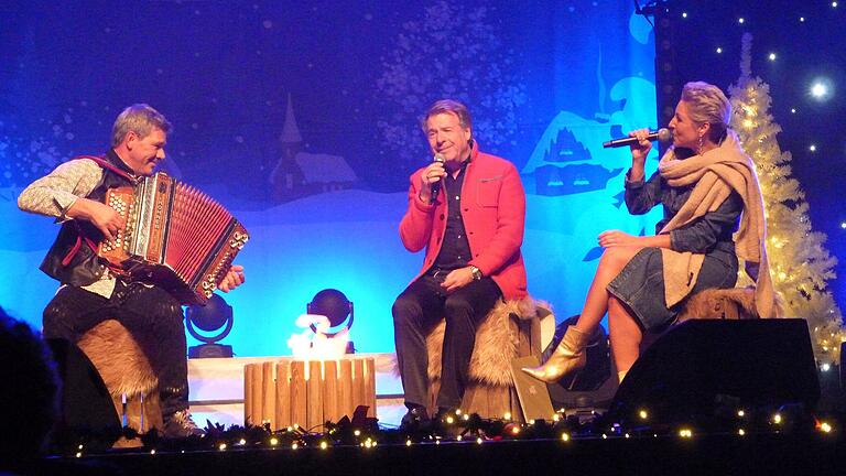 Traditionell und besinnlich: Die 'Klingende Bergweihnacht' mit (v. l. Geri, der Klostertaler, Patrick Lindner, Alexandra Hofmann) brachten den Weihnachtszauber der Berge ins unterfränkische Lohr a. Main.&nbsp;