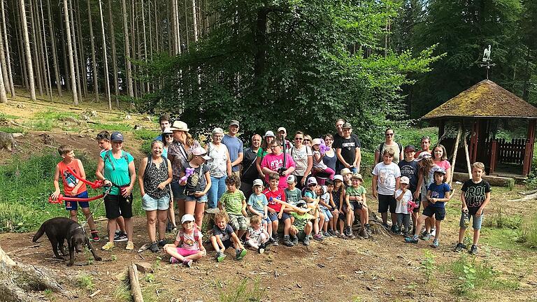 Gruppenbild der Teilnehmer.