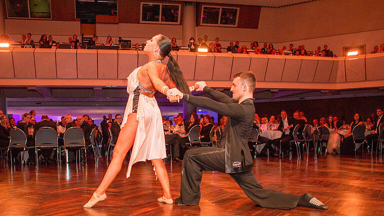 Bei der 50. Auflage des Sport und Medienball feierten die Gäste bei ausgelasser Tanzmusik am 06.04.2019 im Würzburger Concress Centrum.