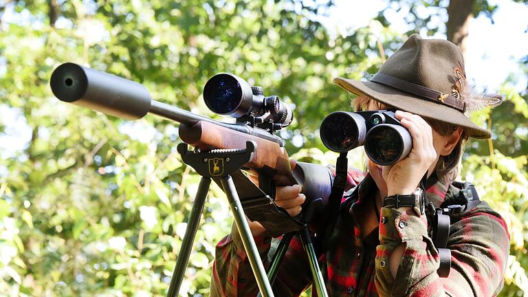 Fast die Hälfte aller Waffen im Landkreis Haßberge sind nicht auf Jägerinnen und Jäger angemeldet.