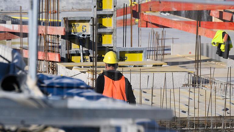 Zwei Arbeitsstellen im Baugewerbe entfallen aktuell auf einen Bewerber. - Zwei Arbeitsstellen im Baugewerbe entfallen aktuell auf einen Bewerber. Zwei Arbeitsstellen im Baugewerbe entfallen aktuell auf einen Bewerber. - Zwei Arbeitsstellen im Baugewerbe entfallen aktuell auf einen Bewerber.
