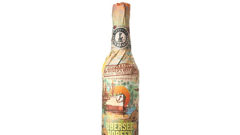 Testsieger „Überseehopfen IPA” - Mit der Gesamtnote 1,6 landet das „Überseehopfen IPA” von der Ostseeinsel Rügen auf Platz eins. Testsieger „Überseehopfen IPA” - Mit der Gesamtnote 1,6 landet das „Überseehopfen IPA” von der Ostseeinsel Rügen auf Platz eins.