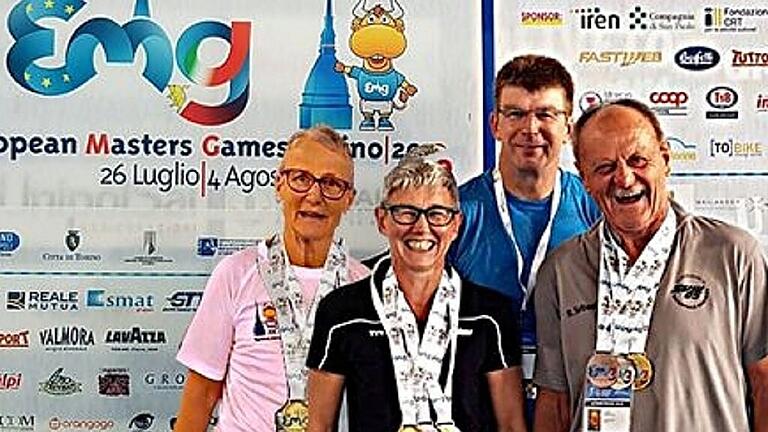 Schnelle Schwimmer: (v. li.) Dietlind Weise (TG Kitzingen), Petra Nickel, Wolfgang Nickel, Rüdiger Sebastian (SV Würzburg 05)