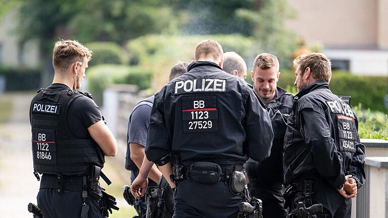 Polizei sucht Wildtier im Süden von Berlin.jpeg       -  In der Nacht zum Donnerstag ist in Brandenburg ein gefährliches Wildtier, vermutlich ein Löwe, entlaufen.