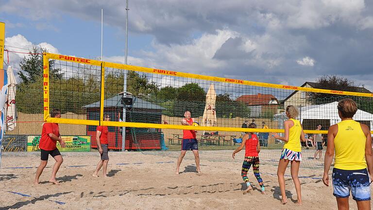 Beim can-cup haben sich schon viele sportlich angestrengt - vor fünf Jahren beispielsweise bei einem speziellen Match die verschiedenen Schirmherren des Turniers. In diesem Jahr hat sich als Schirmherr Karlstadts Bürgermeister Michael Hombach zur Verfügung gestellt.