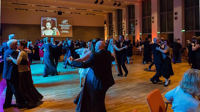 400 Gäste kamen zum Harmonieball in das Konferenzzentrum auf der Maininsel.