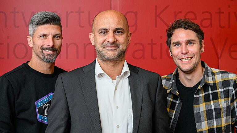 Stefan Mahler (links) und David Wiesmann (rechts) waren Ersthelfer, als René Mandal (Mitte) auf dem Tennisplatz in Karbach (Lkr. Main-Spessart) mit einem Herzstillstand zusammenbrach.