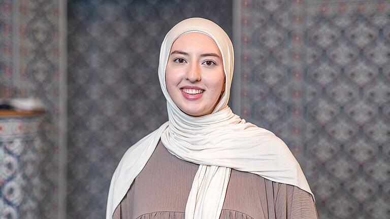 Rümeysa Evkaya ist durch ihren Glauben selbstbewusster geworden. Der Ramadan ist für sie eine sehr intensive und wichtige Zeit. Rümeysa Evkaya ist durch ihren Glauben selbstbewusster geworden. Der Ramadan ist für sie eine sehr intensive und wichtige Zeit.