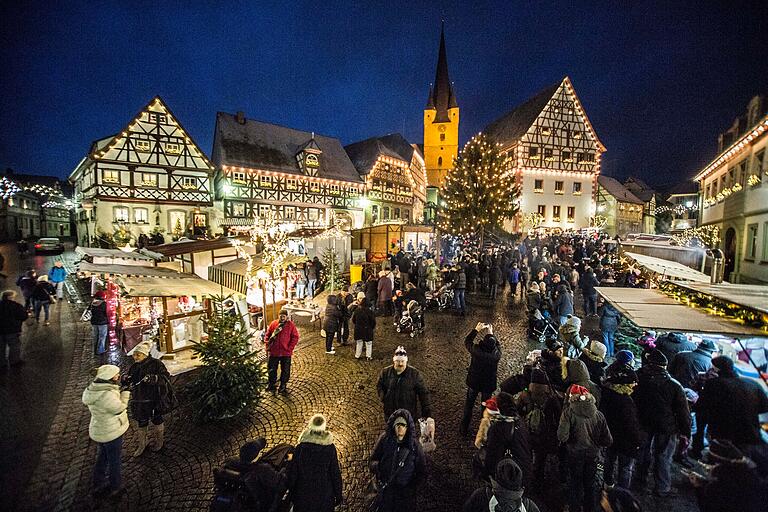 Der Zeiler Weihnachtsmarkt besticht mit seinem hübschen Ambiente. Der Zeiler Weihnachtsmarkt besticht mit seinem hübschen Ambiente.