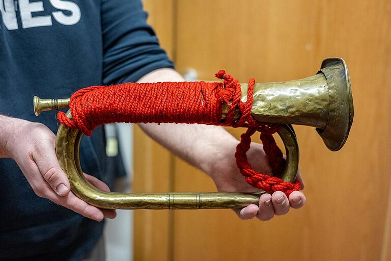 40 Jahre war das Feuerwehrhorn verschwunden. Rechtzeitig zum 150-jährigen Jubiläum ist es nun wieder aufgetaucht. 40 Jahre war das Feuerwehrhorn verschwunden. Rechtzeitig zum 150-jährigen Jubiläum ist es nun wieder aufgetaucht.