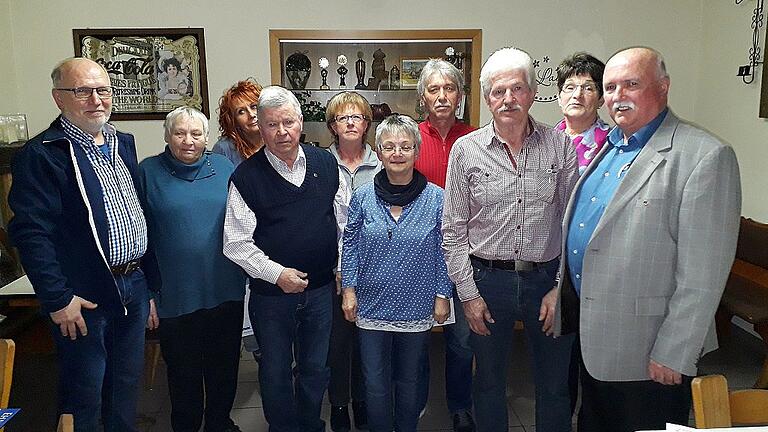 Der VdK Obersinn/Mittelsinn zeichnete treue Mitglieder und langjährige Vorstandsmitglieder aus (von links): Kreisvorsitzender Elmar Rüb, Siglinde Schönmeier, Jutta Schwesinger, Manfred Müller, Rita Rau, Cornelia Roth, Albrecht Rau, Erika Kühn, Rudolf Ries und Ortsvorsitzender Anton Breitenbach. Der VdK Obersinn/Mittelsinn zeichnete treue Mitglieder und langjährige Vorstandsmitglieder aus (von links): Kreisvorsitzender Elmar Rüb, Siglinde Schönmeier, Jutta Schwesinger, Manfred Müller, Rita Rau, Cornelia Roth, Albrecht Rau, Erika Kühn, Rudolf Ries und Ortsvorsitzender Anton Breitenbach.