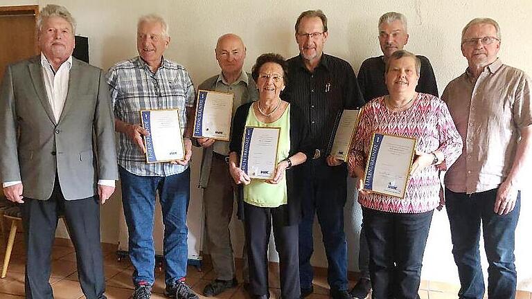 Ehrungen beim VdK-Ortsverband Zeitlofs, im Bild von links: Vorsitzender Karl Klein, Dieter Pösch, Karl-Otto Richter, Gernod Riemey, Gerhard Schüssler, Engelbert Roith (Kreisvorsitzender Bad Kissingen), vorne Helene Brückner und Rose Marie Kress.       -  Ehrungen beim VdK-Ortsverband Zeitlofs, im Bild von links: Vorsitzender Karl Klein, Dieter Pösch, Karl-Otto Richter, Gernod Riemey, Gerhard Schüssler, Engelbert Roith (Kreisvorsitzender Bad Kissingen), vorne Helene Brückner und Rose Marie Kress.