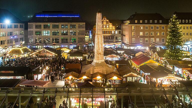 Nach Lkw-Anschlag: Wie ist die Stimmung auf den Weihnachtsmärkten in der Region?       -  Vorsichtsmaßnahme: Die Polizei erhöhte am Dienstag ihre Präsenz auf dem Würzburger Weihnachtsmarkt.