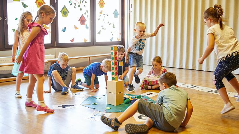 Ausflug in die Turnhallen-Zahlenwelt:&nbsp; Hier lernen die Vorschulkinder spielerisch den Umgang mit Zahlen.