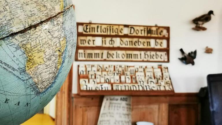 Aus Sicht der Rechnungsprüfer verursacht das Stadtmuseum zu hohe Kosten bei sehr wenigen Besuchern. Arnulf Koch empfahl die Schließung der Einrichtung, in der auch das erste bayerische Schulmuseum (im Bild) untergebracht ist.