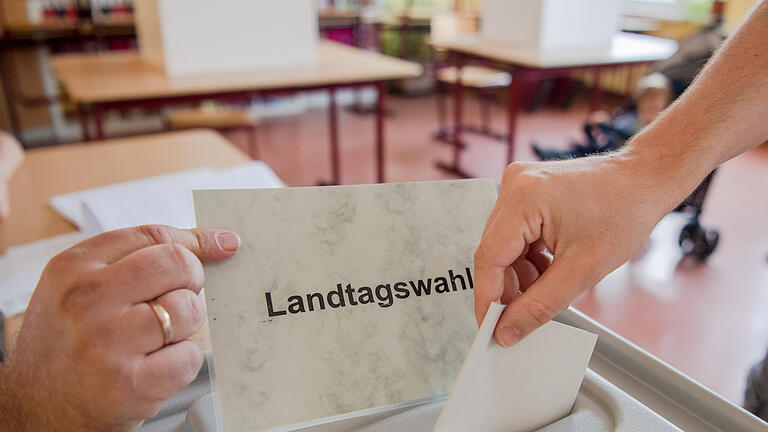 Landtagswahl Wahllokal Symbolbild.jpg       -  In Brandenburg wird in diesem Jahr ein neuer Landtag gewählt. Wann sind die Wahllokale geöffnet und wann findet die Wahl statt?