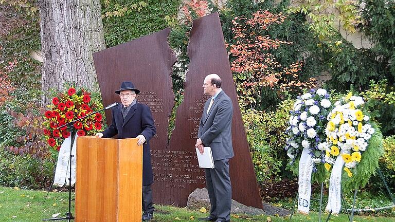 Vor fünf Jahren sprachen Hans-Dieter Schorn und Robert D. McCaleb am Mahnmal zum 14. Oktober 1943. Vor fünf Jahren sprachen Hans-Dieter Schorn und Robert D. McCaleb am Mahnmal zum 14. Oktober 1943.