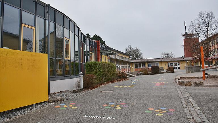 Kinder aus 25 Ländern besuchen die Karl-Ludwig-von-Guttenberg-Grundschule in Bad Neustadt. Hier werden 26 verschiedene Sprachen gesprochen. Das und die unterschiedlichen Kulturen würden die Arbeit erschweren, sagte Schulleiterin Ulrike Busch-Gerber vor dem Ausschuss für Jugendhilfe und soziale Angelegenheiten.