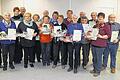 Mitglieder des Gesangvereins Gollmuthhausen für 25 Jahre geehrt       -  (hä)   Grund zum Feiern hatten die Sängerinnen und Sänger des Gesangsvereins 1948 Gollmuthhausen gleich mehrfach. Zum einen über eine intakte Vorstandschaft, die bei der Jahreshauptversammlung erneut im Amt bestätigt wurde, zum anderen über 25 Jahre Treue zum Verein, für die zahlreiche Mitglieder ausgezeichnet wurden Für 25 Jahre Treue zum Verein wurden folgende Mitglieder geehrt: Katharina Barthelmes, Helga Diem, Marlene Kaiser, Ella Kern, Ellen Kneuer, Gertrud Uebelacker, Hiltrud Uebelacker, Ingrid Warmuth, Gertrud Weiß, Gerlinde Weiß, Leni Werner, Renate Werner, Armin Kaiser, Walter Kern, Manfred Weiß und Franz Josef Werner.