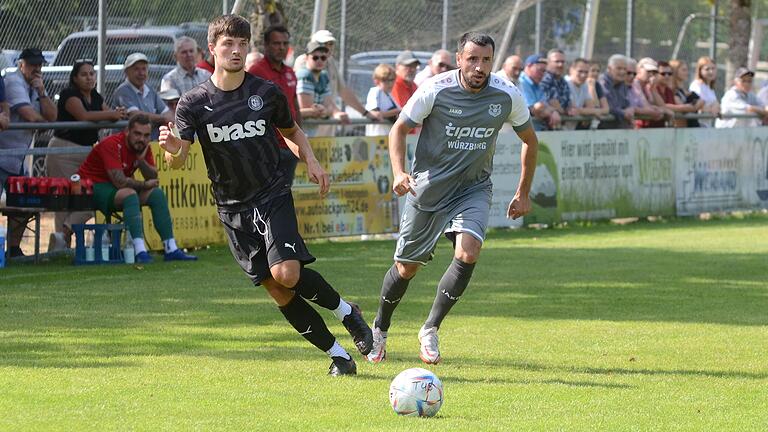 Hannes Weber (hier rechts auf Archivbild mit Alban Ramaj vom TSV Lengfeld) schaffte in Unterzahl noch den Ausgleich für die TuS Frammersbach.