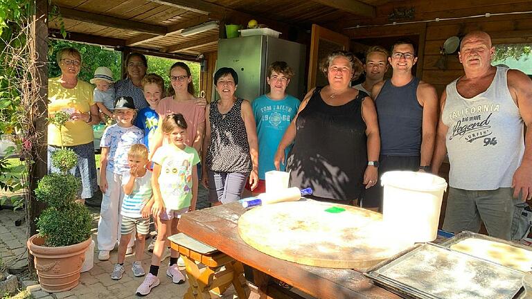 Familie Hauck lädt zum Pizza essen ein.